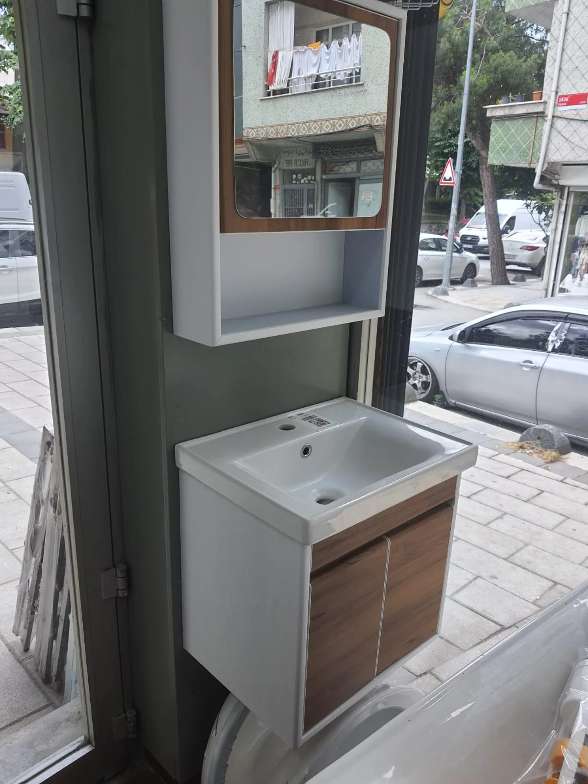 Banyo dolabı