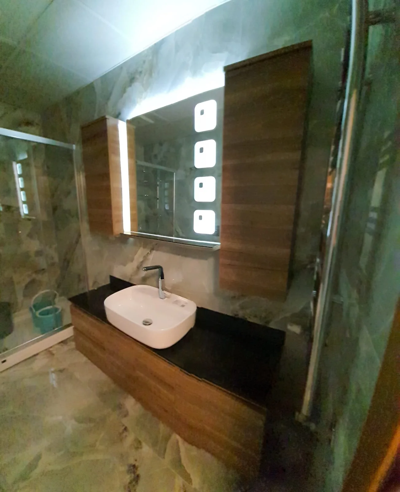 Banyo dolabı