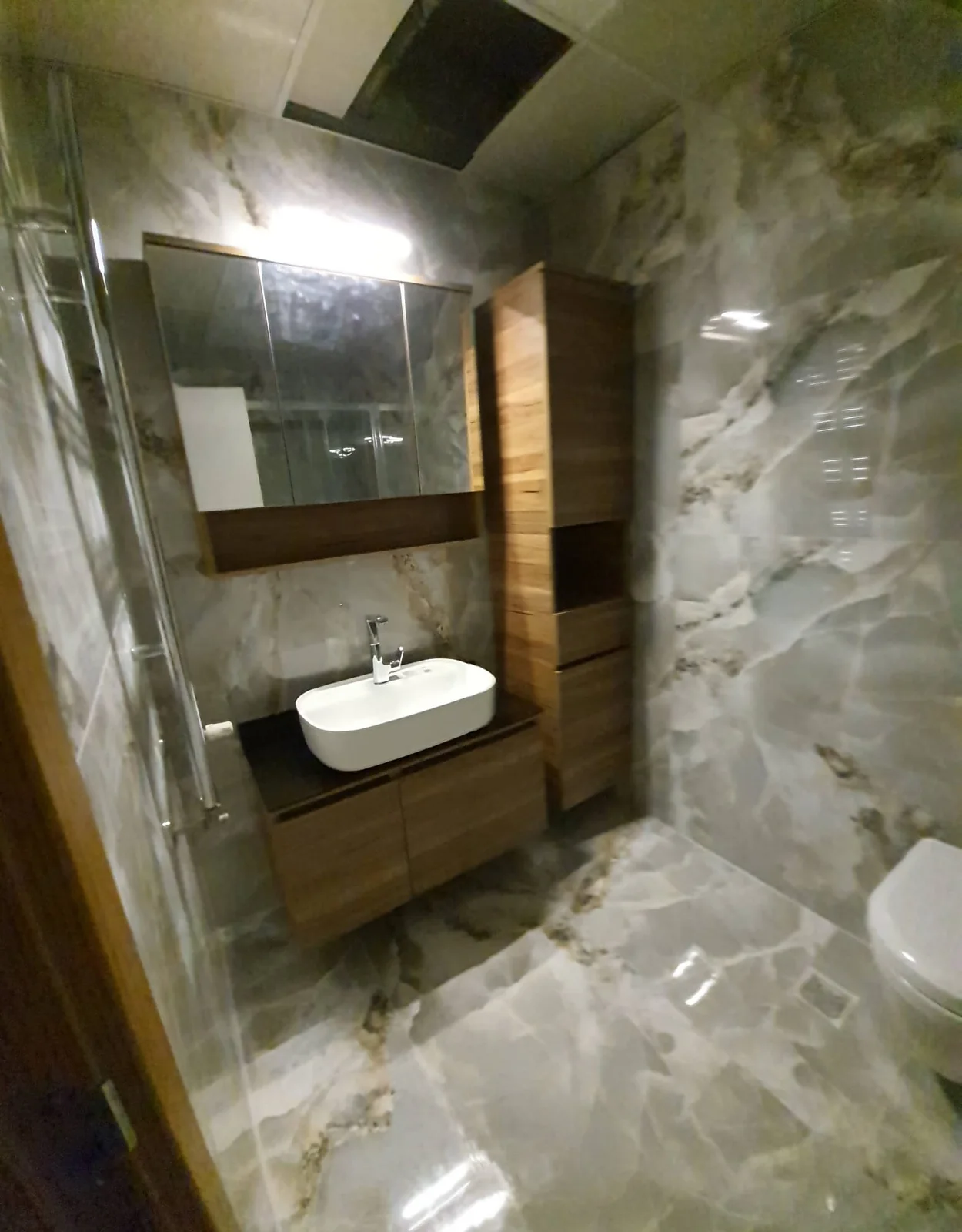 Banyo dolabı